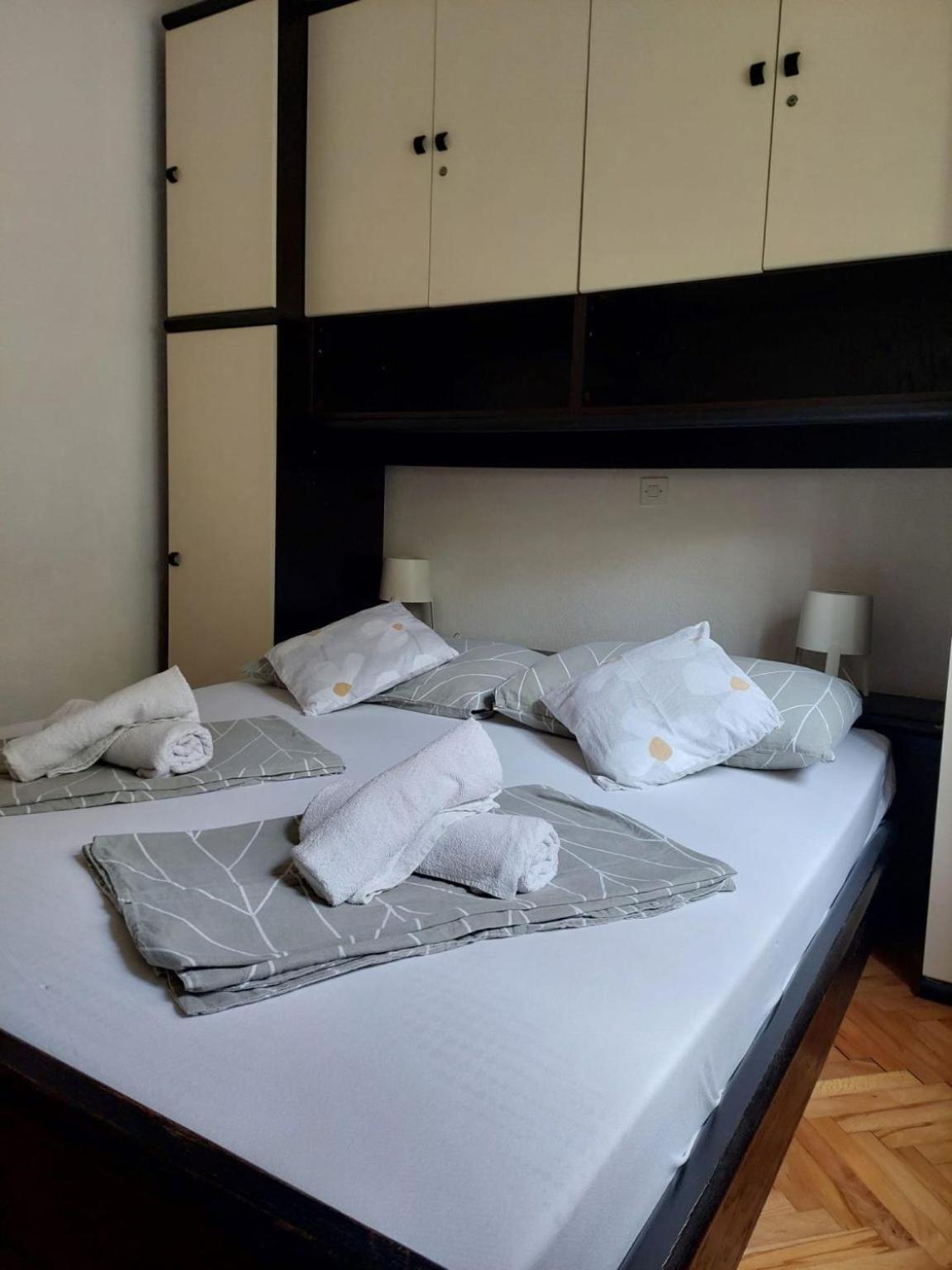 Apartments Pavao ポスティレ エクステリア 写真